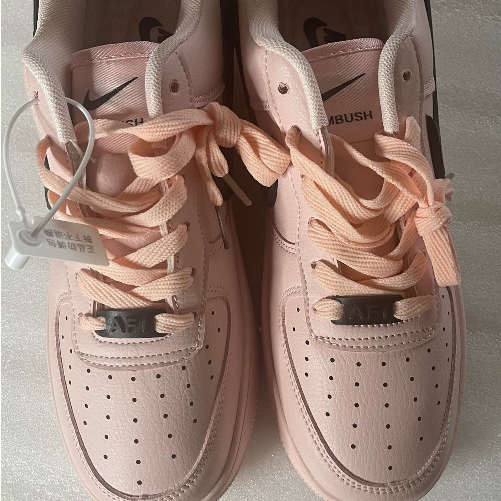 Nike Pink and Black Sneakers 1.1 - Picture 4 of 7